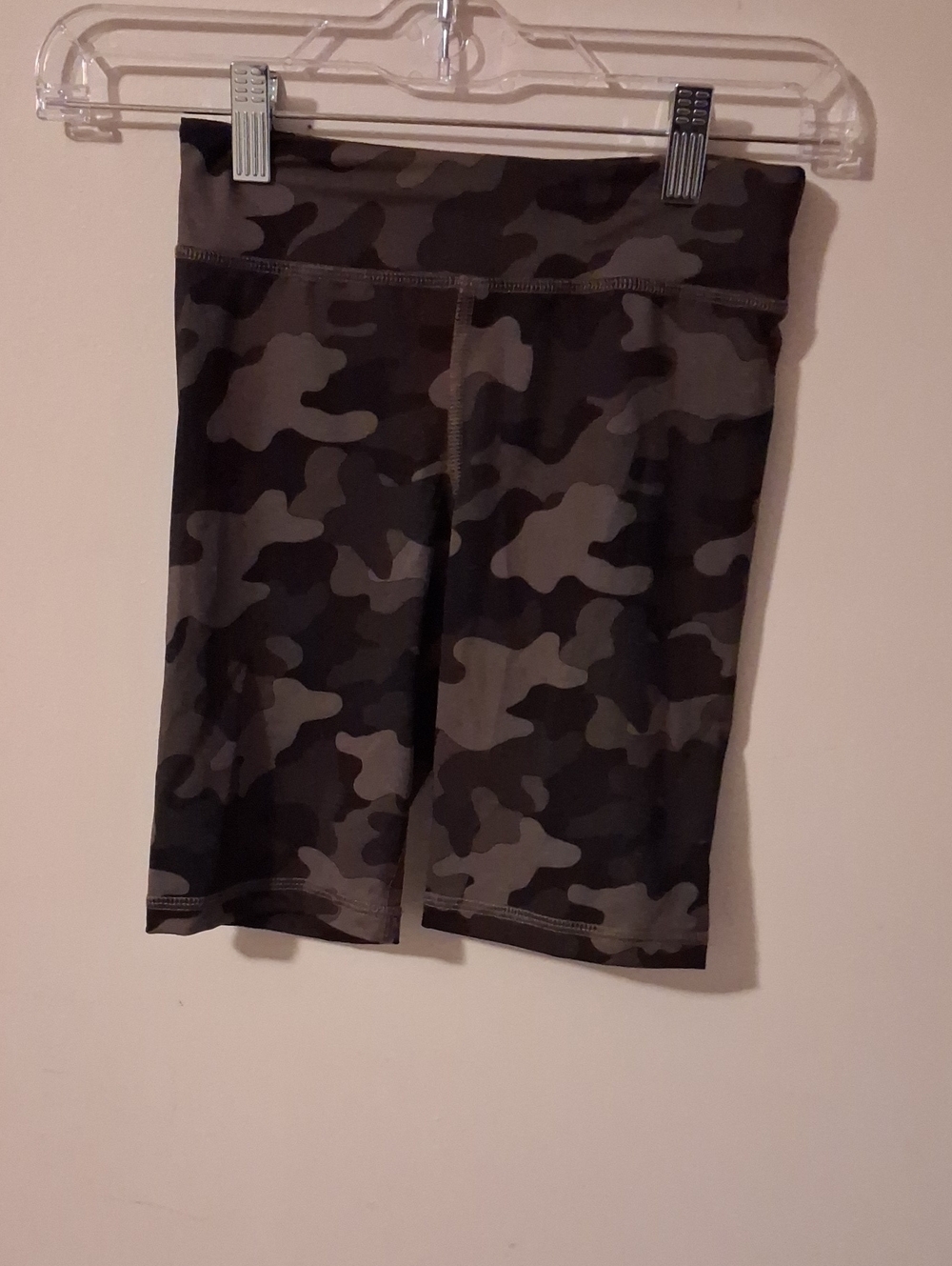 Amazon Essentials Women's Camo Bike Shorts — Olive & Black